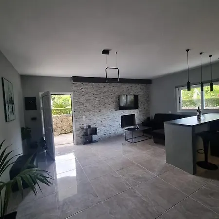 Luxvilla Ájoi Déka