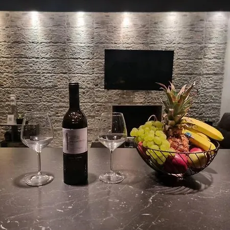 Luxvilla * Ájoi Déka