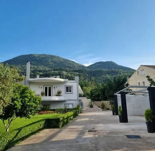 Luxvilla