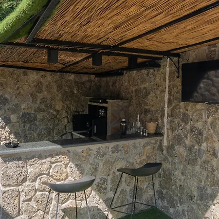 Luxvilla Agioi Deka (Corfu)