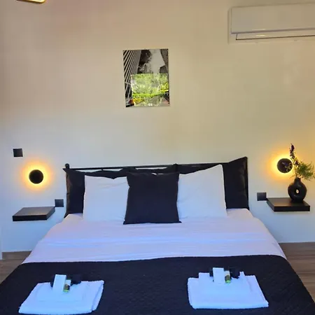 Luxvilla *